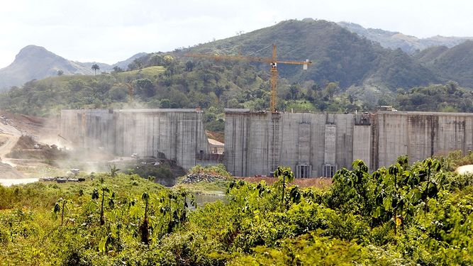 Barro Blanco is 44 metre high with a capacity of 124.83 GW/year. The plan was to initiate the dam in April and connect to the electricity grid in June 2015. Photo by LA PRENSA/Gabriel Rodríguez