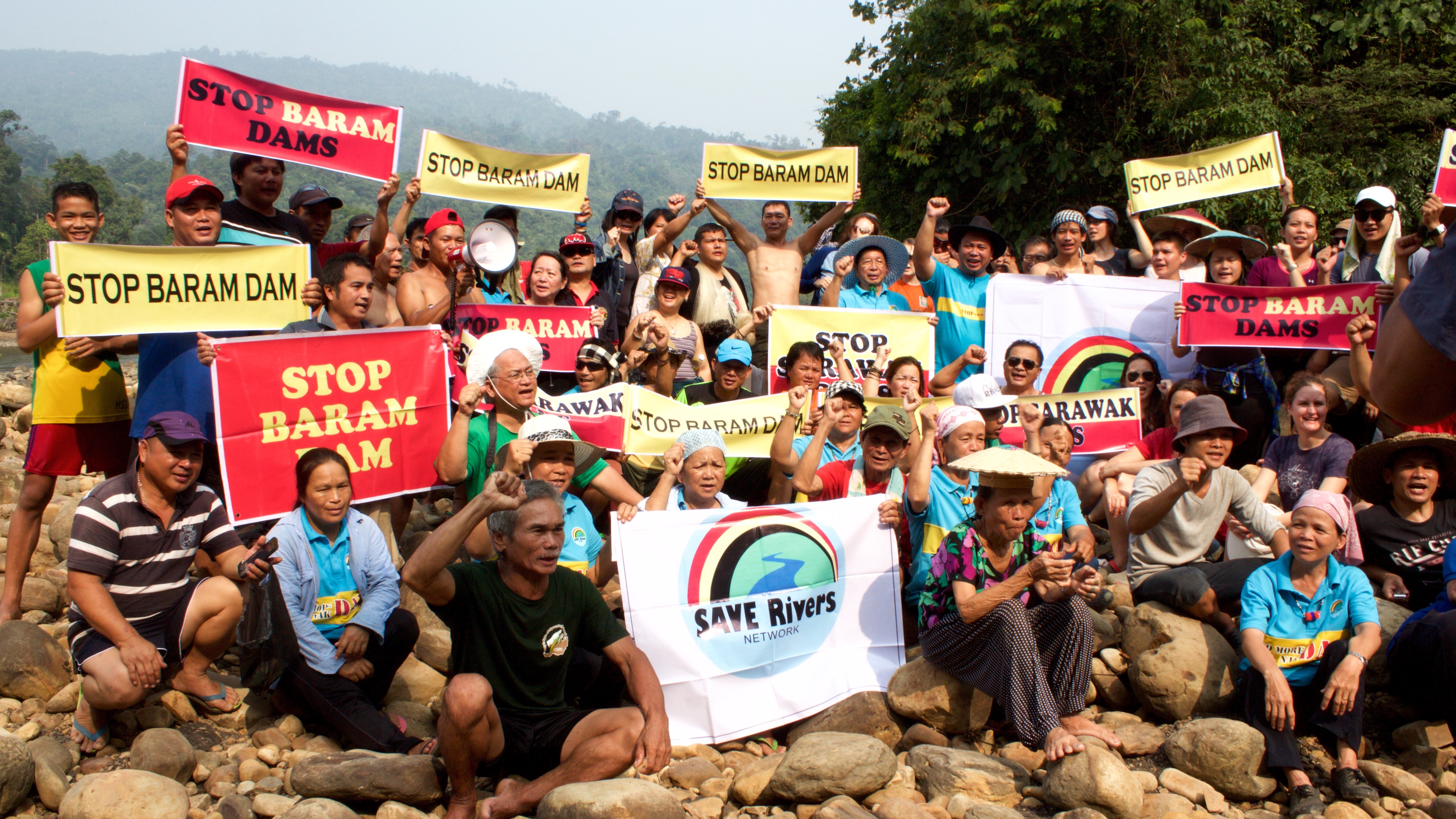 People of Baram and participants of WISER stand in solidarity at the Long Lama Blockade / Photo Credit: The Borneo Project