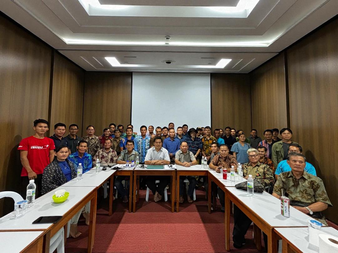 Indigenous community members gathering after the postponed hearing on November 12