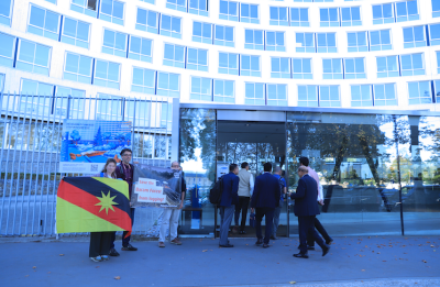 The delegation from Sarawak entering UNESCO headquarters